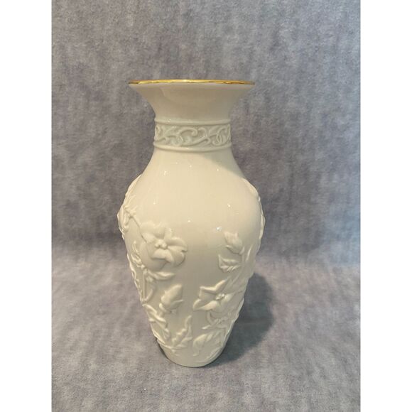 Lenox‎ Floral Meadow Canterbury Vase 8" Ivory Flowers Gold Trim NEW #823287 - Picture 5 of 8